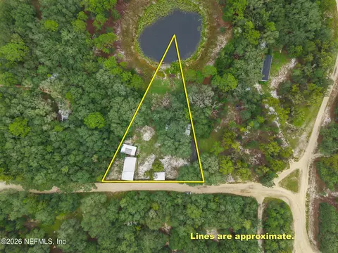 203 Pond Cir, Interlachen, FL 32148 photo 4