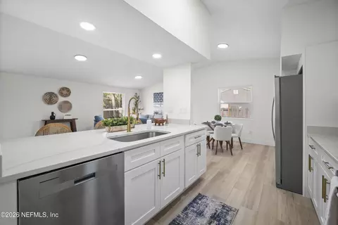 Kitchen - 3164 Bee St E, Orange Park, FL 32065 photo 4 of 10