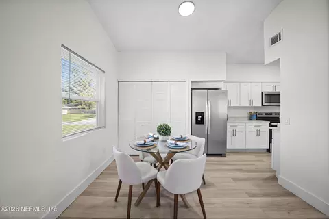 Dining - 3164 Bee St E, Orange Park, FL 32065 photo 3 of 8