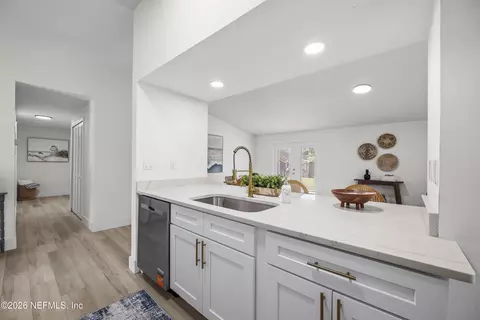 Kitchen - 3164 Bee St E, Orange Park, FL 32065 photo 6 of 10