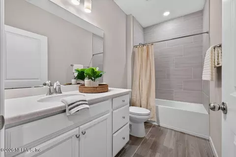 Bath - 624 Weathered Edge Dr, Saint Augustine, FL 32092 photo 1 of 3