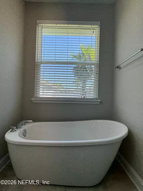 Bath - 247 Daydream Ave, Yulee, FL 32097 photo 2 of 3