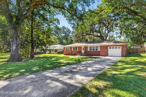 1050 Chapeau Rd, Jacksonville, FL 32211