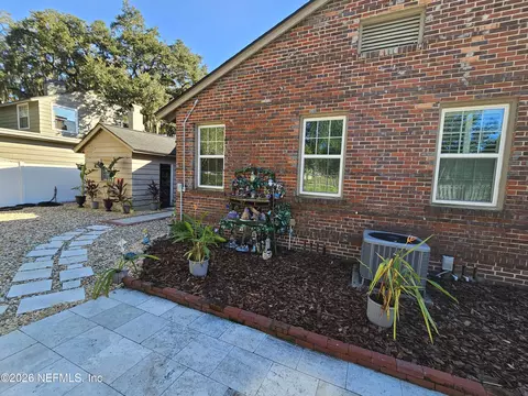 Exterior - 1237 Greenridge Rd, Jacksonville, FL 32207 photo 8 of 10