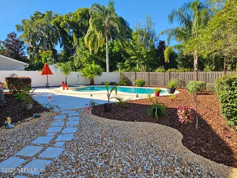 Exterior - 1237 Greenridge Rd, Jacksonville, FL 32207 photo 2 of 10