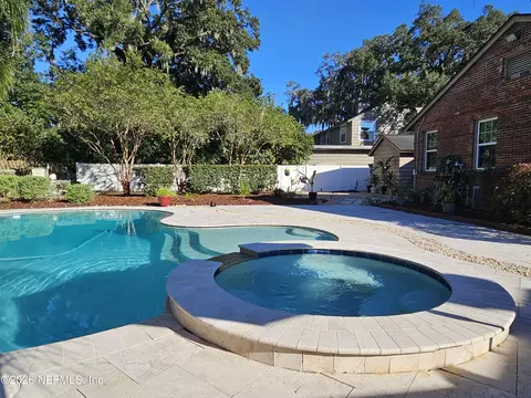 Exterior - 1237 Greenridge Rd, Jacksonville, FL 32207 photo 6 of 10