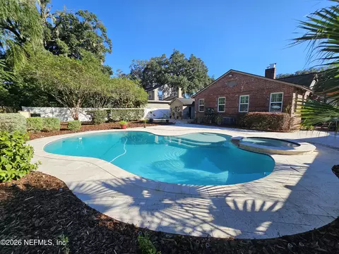 Exterior - 1237 Greenridge Rd, Jacksonville, FL 32207 photo 1 of 10