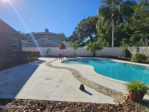 Exterior - 1237 Greenridge Rd, Jacksonville, FL 32207 photo 5 of 10