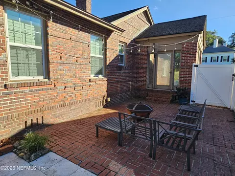 Exterior - 1237 Greenridge Rd, Jacksonville, FL 32207 photo 9 of 10