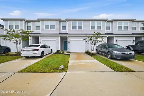 654 Holly Lakes Dr, Orange Park, FL 32073