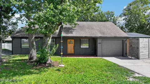 Exterior - 821 Queen Rd, Saint Augustine, FL 32086 photo 3 of 16