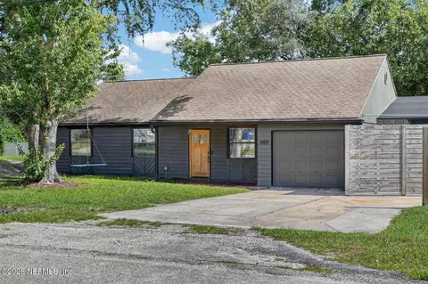 Exterior - 821 Queen Rd, Saint Augustine, FL 32086 photo 4 of 16