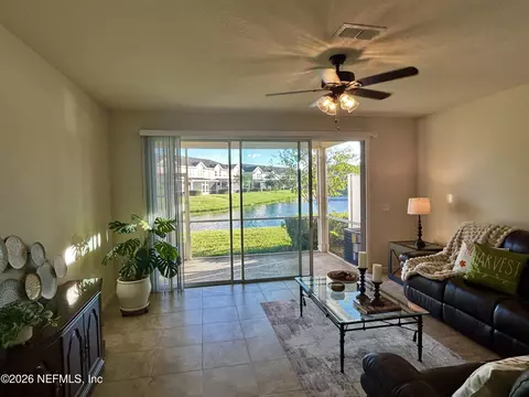 6860 Roundleaf Dr, Jacksonville, FL 32258