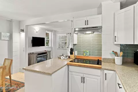 Kitchen - 152 Manresa Rd, Saint Augustine, FL 32084 photo 10 of 12