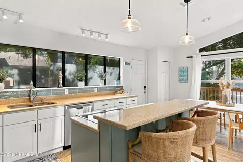 Kitchen - 152 Manresa Rd, Saint Augustine, FL 32084 photo 4 of 12