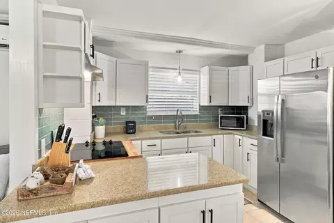 Kitchen - 152 Manresa Rd, Saint Augustine, FL 32084 photo 9 of 12