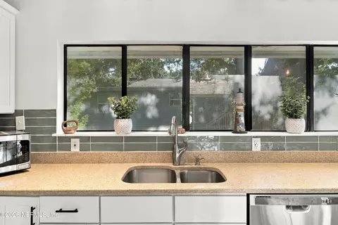 Kitchen - 152 Manresa Rd, Saint Augustine, FL 32084 photo 6 of 12