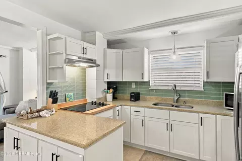 Kitchen - 152 Manresa Rd, Saint Augustine, FL 32084 photo 8 of 12