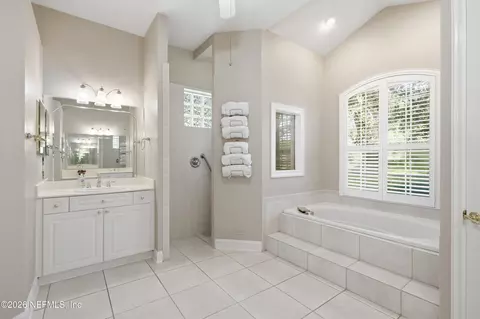 Bath - 205 E Kari Ct, Saint Johns, FL 32259 photo 2 of 5