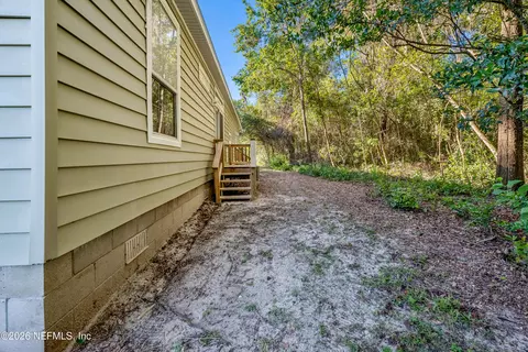 Exterior - 6326 Lake Dr, Starke, FL 32091 photo 4 of 6