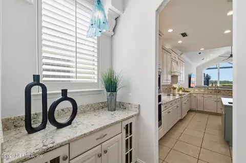 Entry Way - 329 Fiddlers Point Dr, Saint Augustine, FL 32080 photo 2 of 4