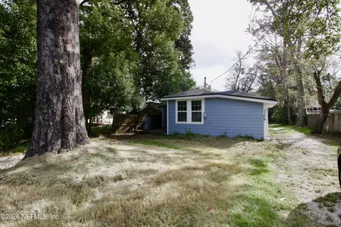 1109 Lake Shr, Jacksonville, FL 32205