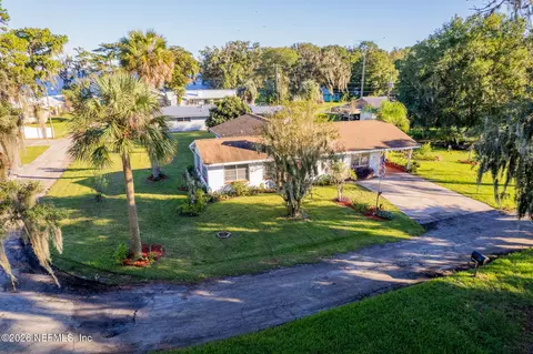 105 Paradise Cir, Crescent City, FL 32112