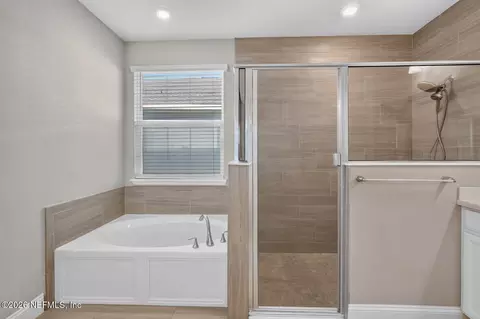 Bath - 196 Silver Reef Ln, Saint Augustine, FL 32095 photo 2 of 4