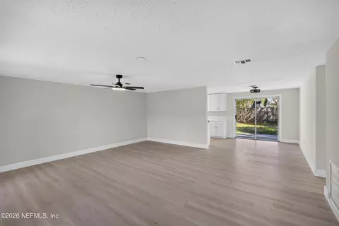 Living - 2762 Sharpes Ct, Orange Park, FL 32065 photo 2 of 4