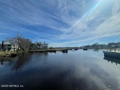 3900 Dupont Cir, Jacksonville, FL 32205