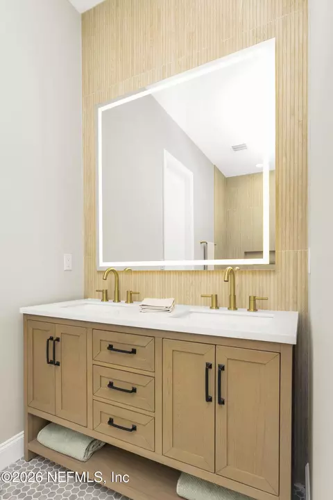 Bath - 354 11th St, Atlantic Beach, FL 32233 photo 8 of 11