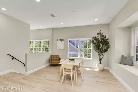 Dining - 354 11th St, Atlantic Beach, FL 32233 photo 3 of 3