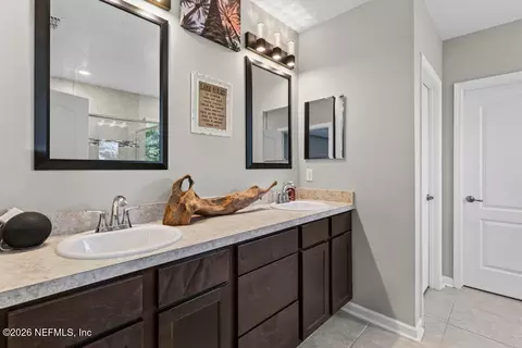 Bath - 897 Ocean Jasper Dr, Saint Augustine Beach, FL 32086 photo 3 of 9