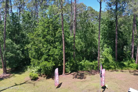 638 Walnut St, Welaka, FL 32193