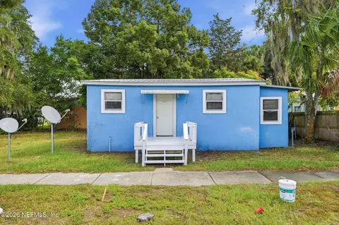 717 N 11th St, Palatka, FL 32177