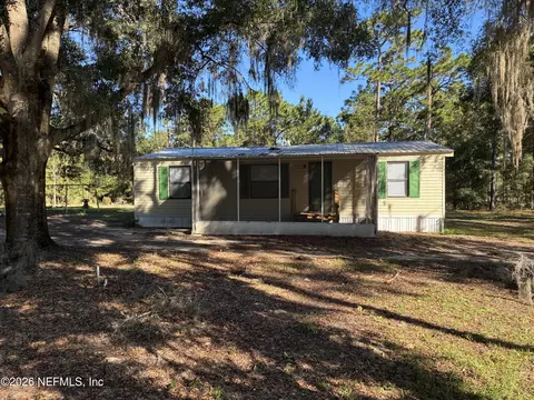 128 Dew Drop Dr, Hawthorne, FL 32640