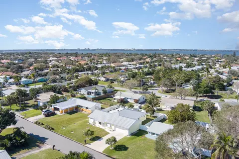 2035 Sea Ave, Indialantic, FL 32903