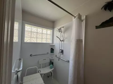 Bath - 4919 Erin Ln, Melbourne, FL 32940 photo 2 of 3