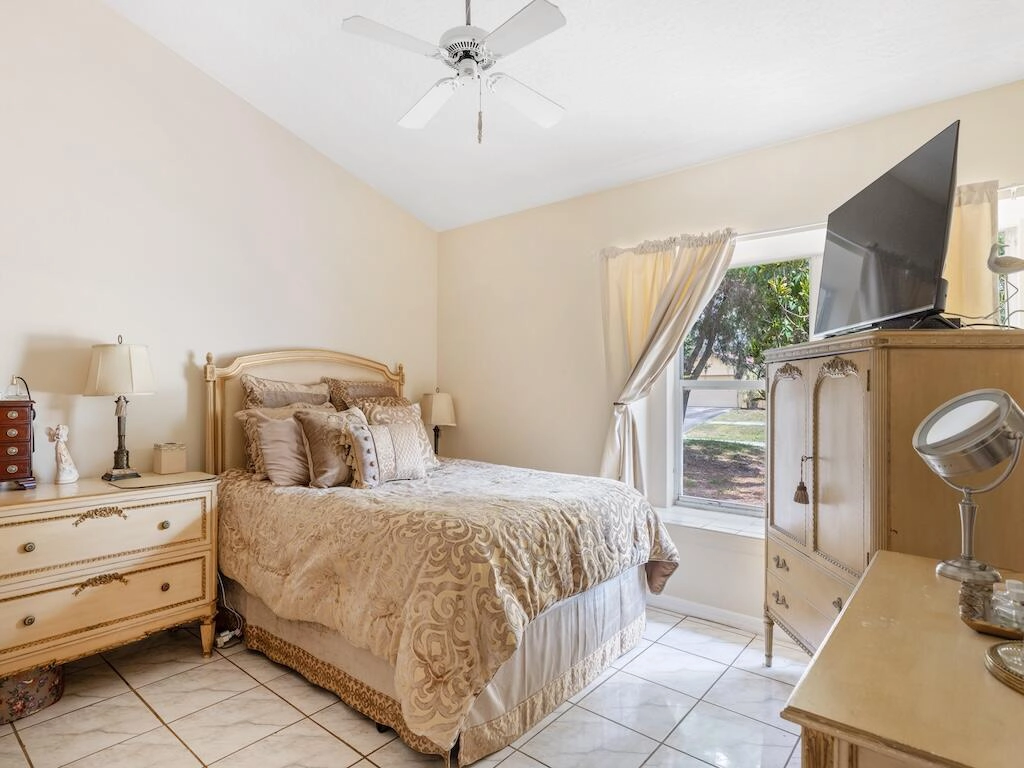 2182 Sleepy Hollow Dr NE  