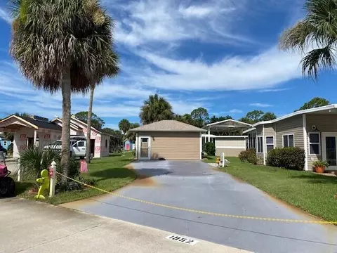 1952 Enterprise Ln NE #212, Titusville, FL 32796