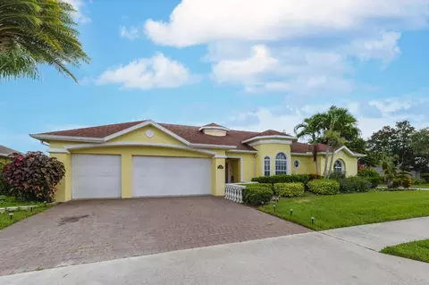 3390 Gatlin Dr, Rockledge, FL 32955 photo 1