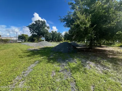 275 Paint St, Rockledge, FL 32955 photo 4