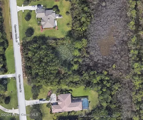 5665 Cypress Creek Dr, Grant, FL 32949