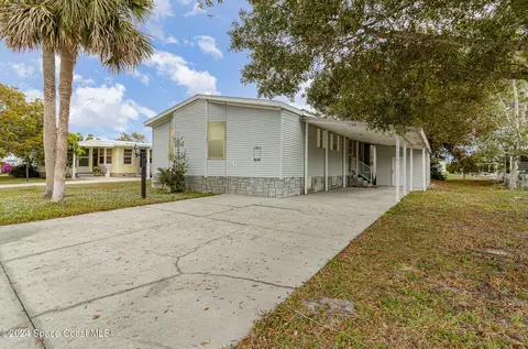 1108 Indigo Dr, Barefoot Bay, FL 32976