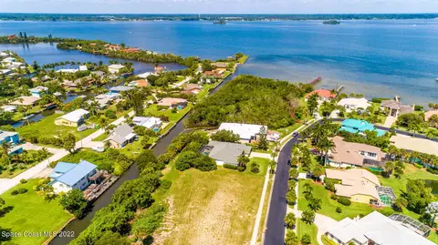 315 Island Dr, Melbourne Beach, FL 32951