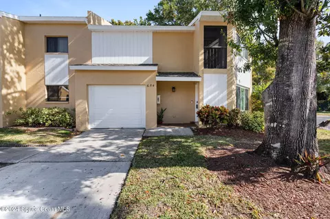 654 Cedar Side Cir NE, Palm Bay, FL 32905