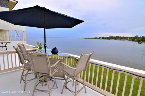 4997 Riveredge Dr, Titusville, FL 32780