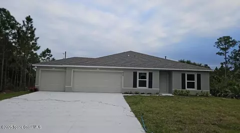 638 Floyd St SE, Palm Bay, FL 32909