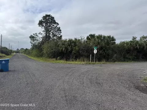 600 Yardley St SW, Palm Bay, FL 32908