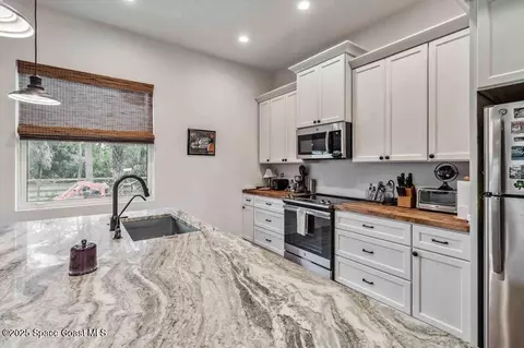 Kitchen - 4620 Highway 1, Grant, FL 32949 photo 6 of 8